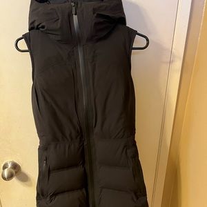 Lululemon very warm black puff vest with hoodie